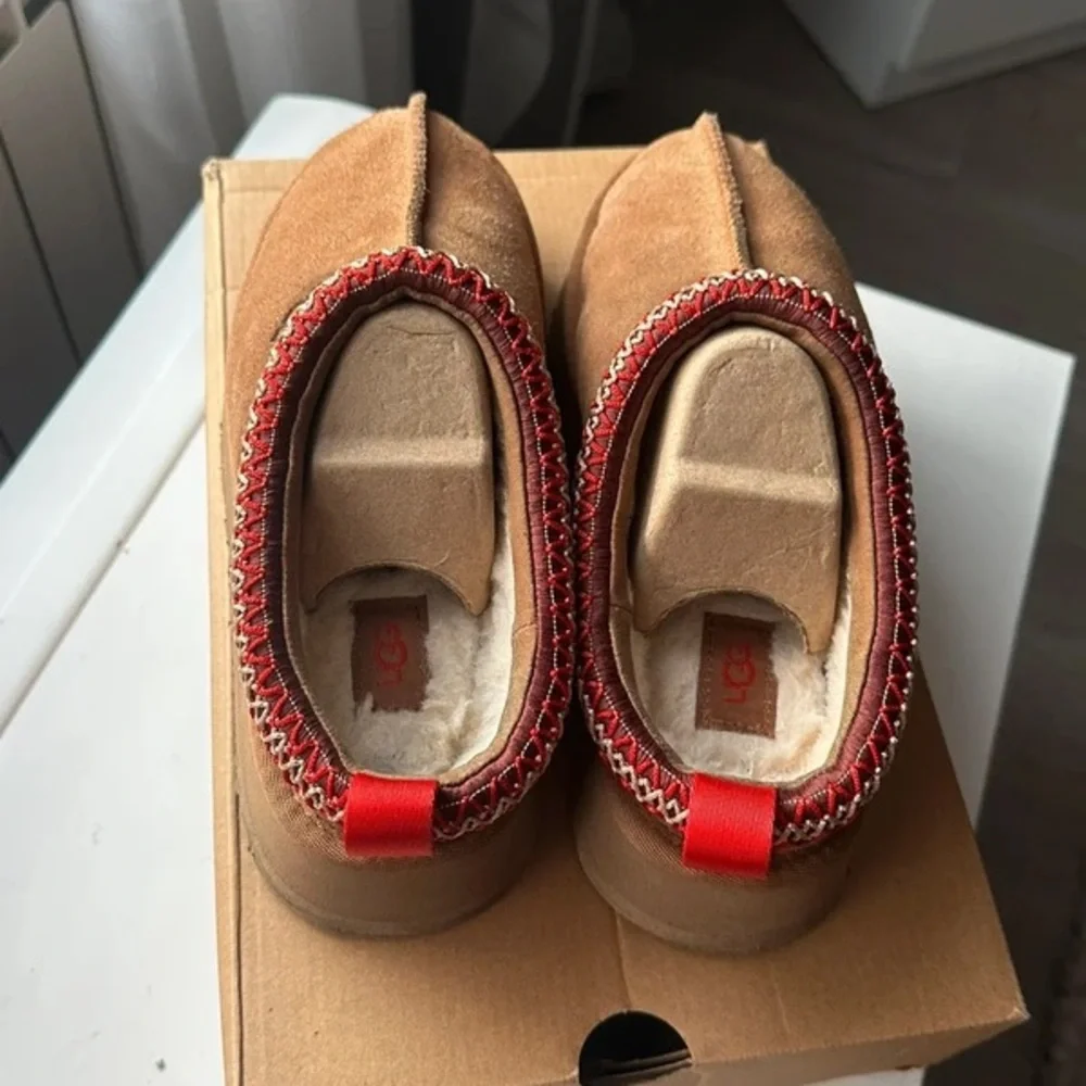 UGG-knockoff Brown Platform Shoes with Red Trim - Picture 4 of 6